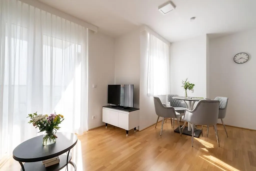 Sunny 1Br Home With Balcony By Hm Vienna 0*,  Austria