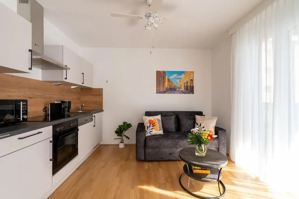 Sunny 1Br Home With Balcony By Hm location