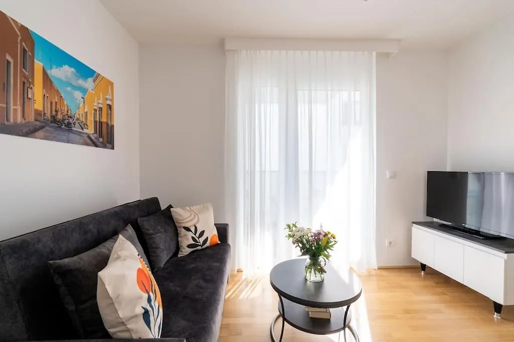 Sunny 1Br Home With Balcony By Hm Vienna Apartment