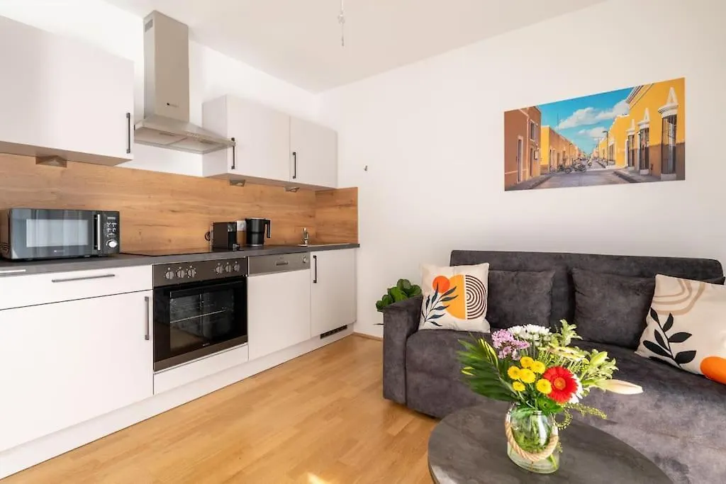 Apartment Sunny 1Br Home With Balcony By Hm Vienna Austria